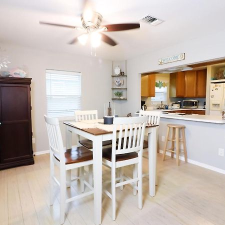 Sunny Daze Walk To Beach 2 Decks Pet Friendly Has A Mini Bar Galveston Exterior foto